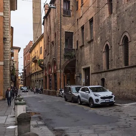 Castiglione, Palazzo Pepoli 2 דירה *