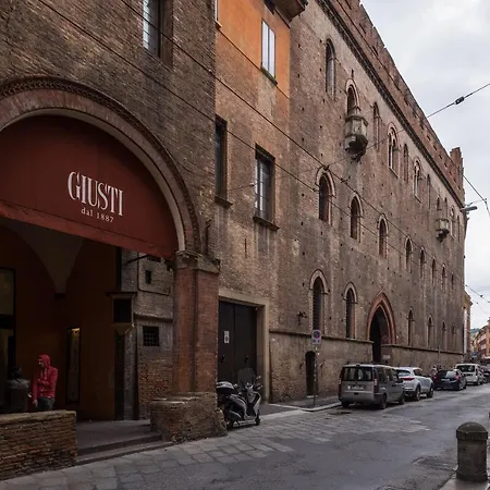 Apartment Castiglione, Palazzo Pepoli 2 *